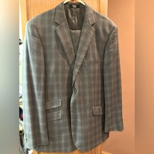 Grey Checkered full suit size size 44 Regular (Men’s Warehouse)